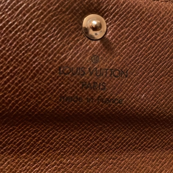 Louis Vuitton Paris Made In France  Has Rubbing On All The Corners - Picture 5 of 10